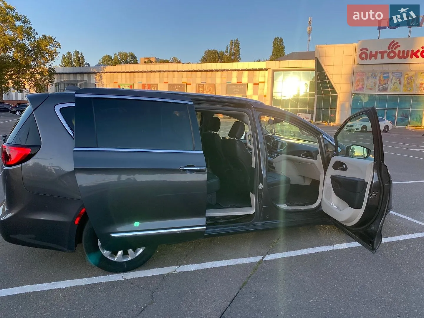2019 Chrysler Pacifica - мініатюра 3