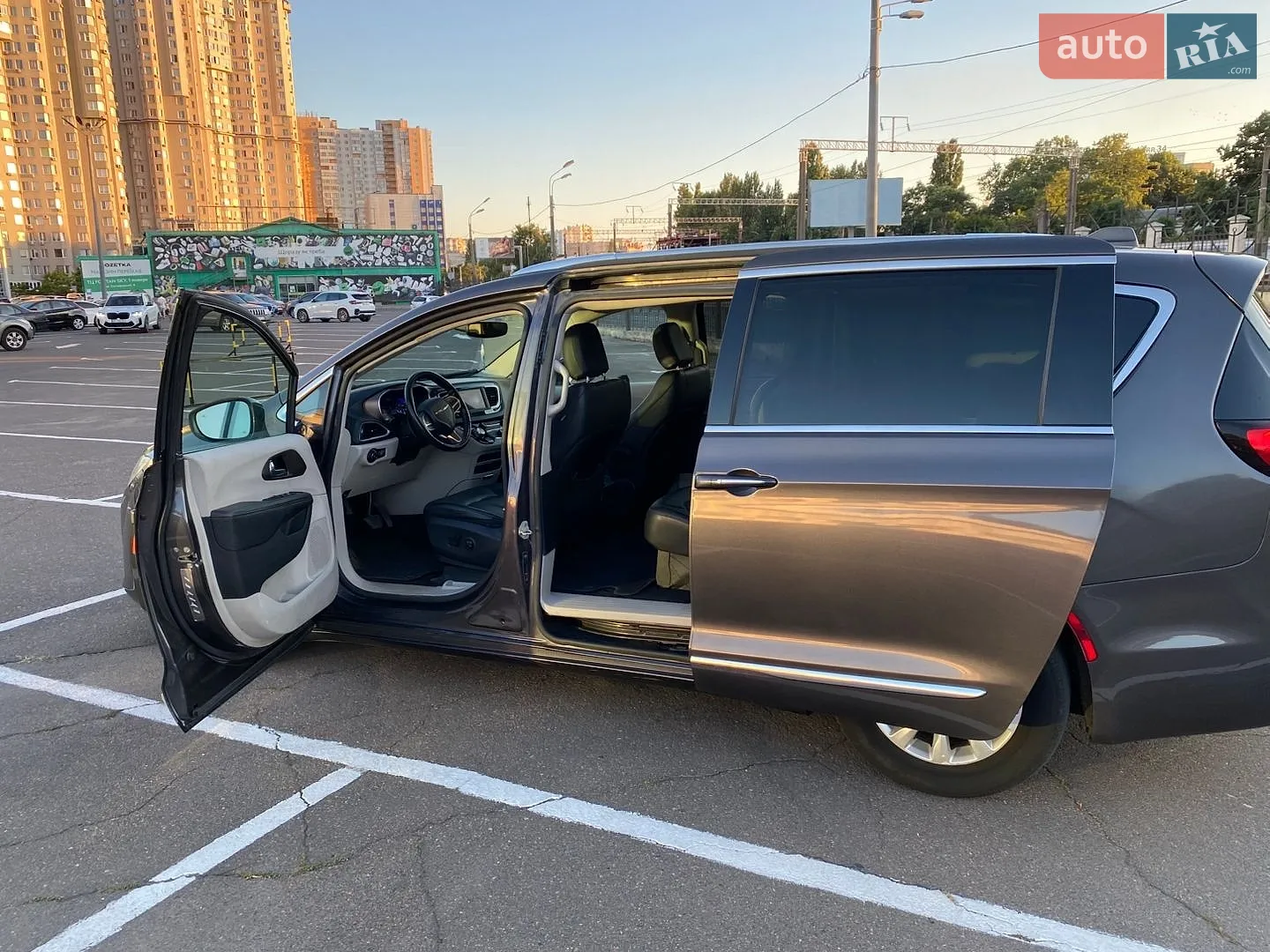 2019 Chrysler Pacifica - мініатюра 2