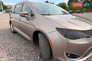 Позашляховик / Кросовер Chrysler Pacifica 2017 в Львові