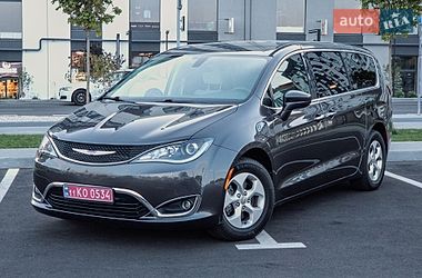 Минивэн Chrysler Pacifica 2018 в Ровно