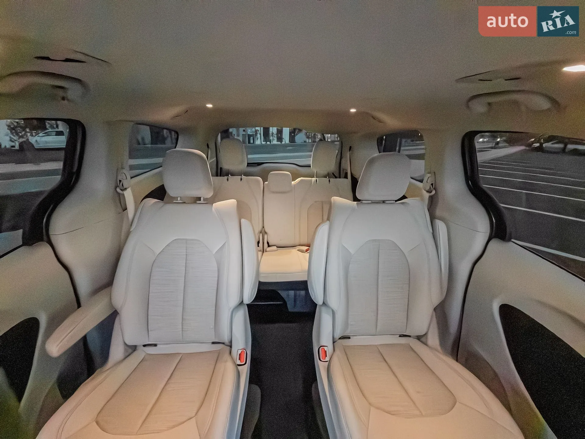 2018 Chrysler Pacifica - мініатюра 2