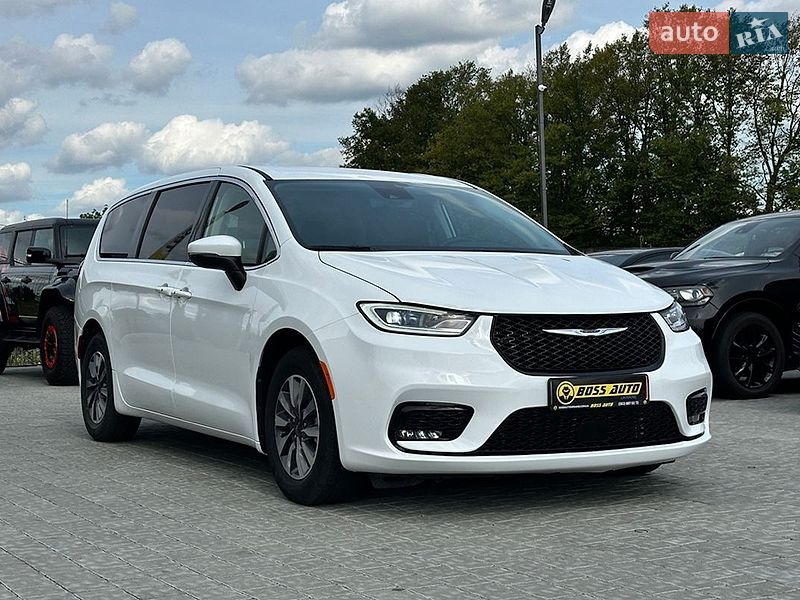 Chrysler Pacifica, фото из объявления