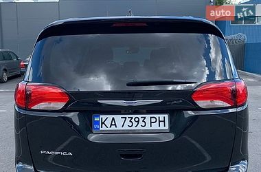 Мінівен Chrysler Pacifica 2018 в Києві
