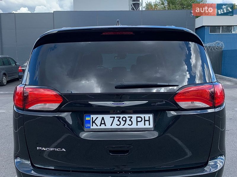 Мінівен Chrysler Pacifica 2018 в Києві