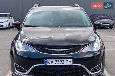 Мінівен Chrysler Pacifica 2018 в Києві Мінівен Chrysler Pacifica 2018 в Києві