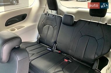 Мінівен Chrysler Pacifica 2018 в Києві