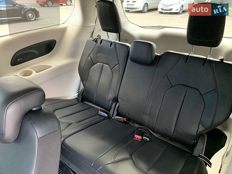 Мінівен Chrysler Pacifica 2018 в Києві