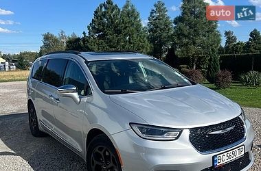 Минивэн Chrysler Pacifica 2022 в Львове Минивэн Chrysler Pacifica 2022 в Львове