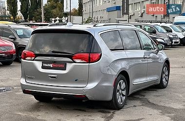 Мінівен Chrysler Pacifica 2017 в Києві
