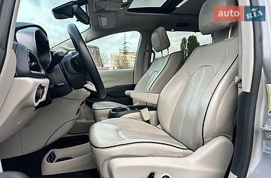 Мінівен Chrysler Pacifica 2017 в Києві