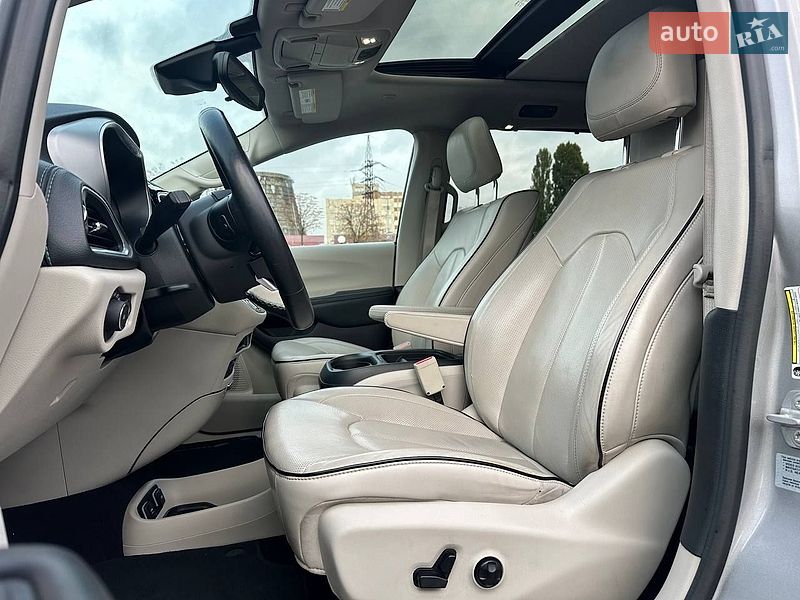 Мінівен Chrysler Pacifica 2017 в Києві