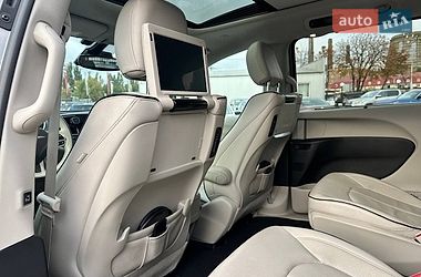 Мінівен Chrysler Pacifica 2017 в Києві