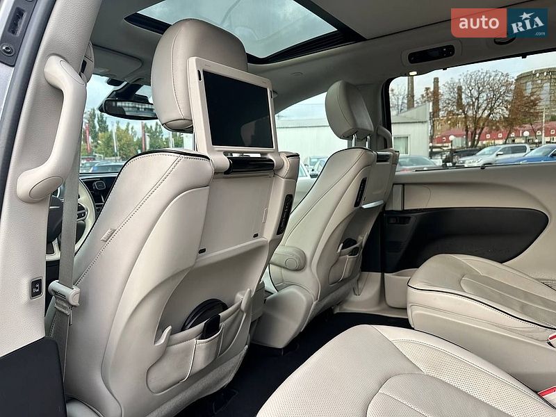 Мінівен Chrysler Pacifica 2017 в Києві