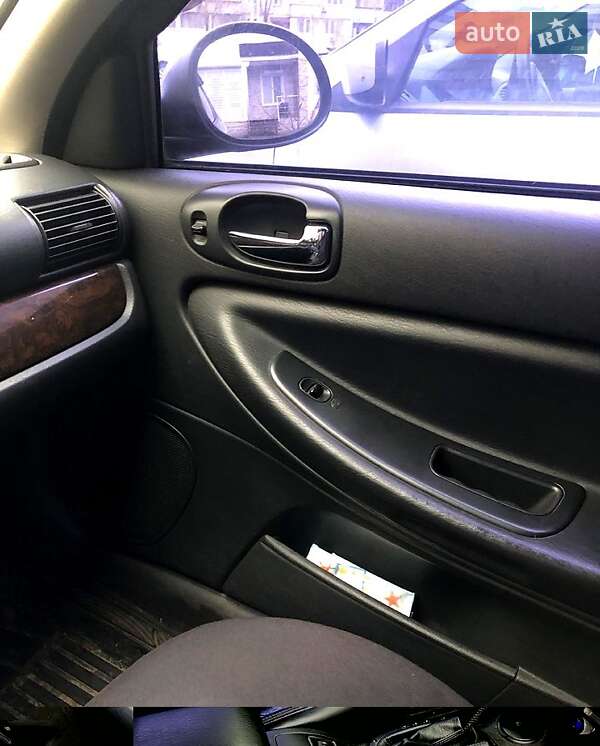Седан Chrysler Sebring 2004 в Києві