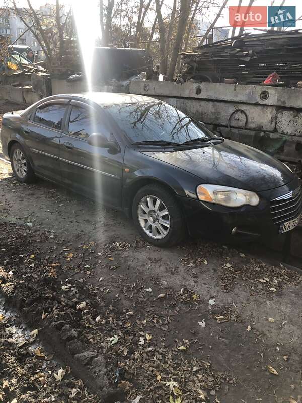 Седан Chrysler Sebring 2004 в Києві