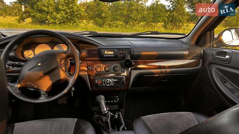 Седан Chrysler Sebring 2004 в Вышгороде