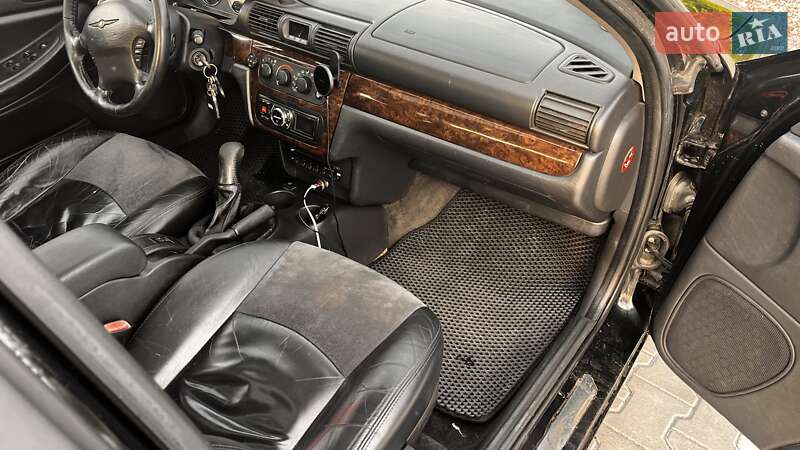 Седан Chrysler Sebring 2004 в Вышгороде