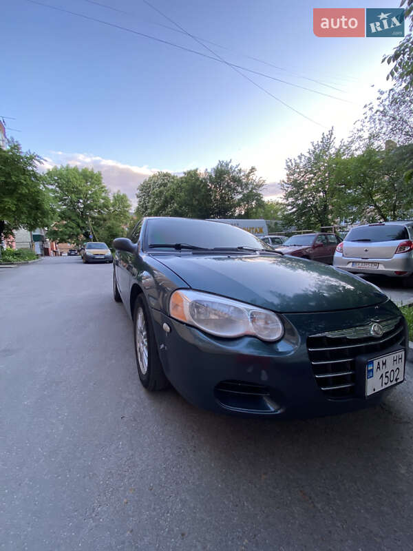 Седан Chrysler Sebring 2004 в 