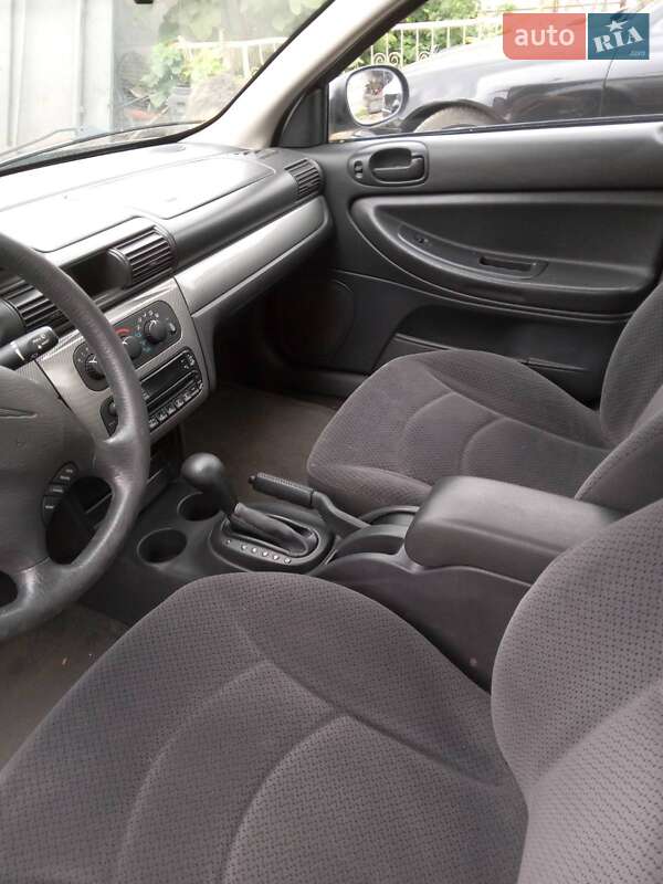 Седан Chrysler Sebring 2004 в Овидиополе