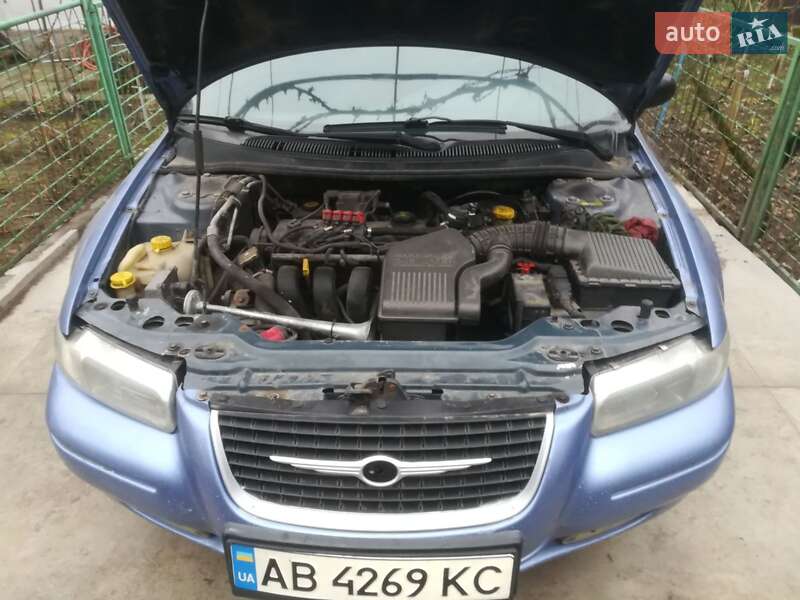 Седан Chrysler Stratus 1995 в Виннице