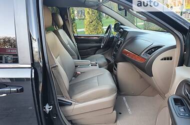 Минивэн Chrysler Town & Country 2015 в Киеве