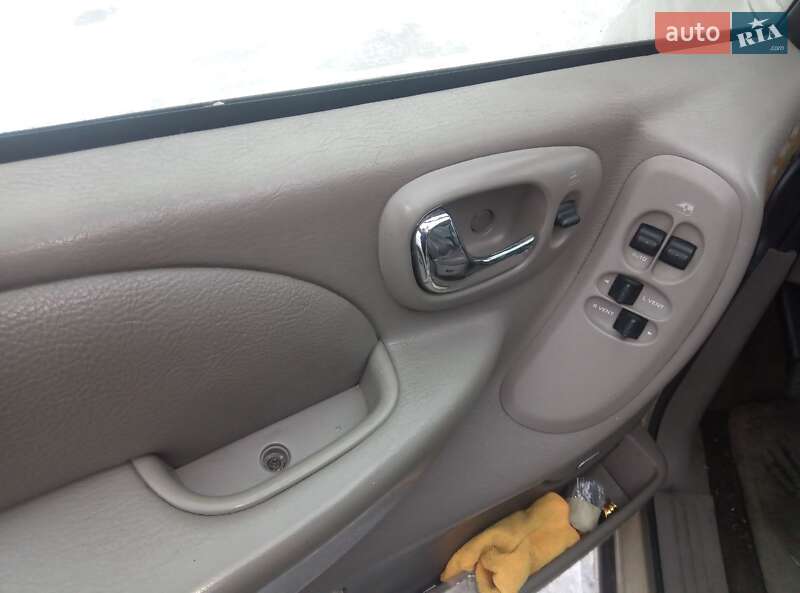 Минивэн Chrysler Town & Country 2001 в Киеве