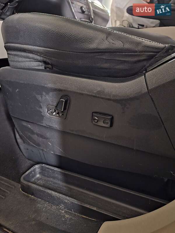 Мінівен Chrysler Town & Country 2013 в Києві