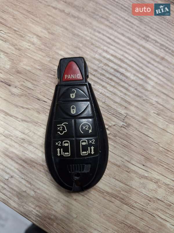 Мінівен Chrysler Town & Country 2013 в Києві