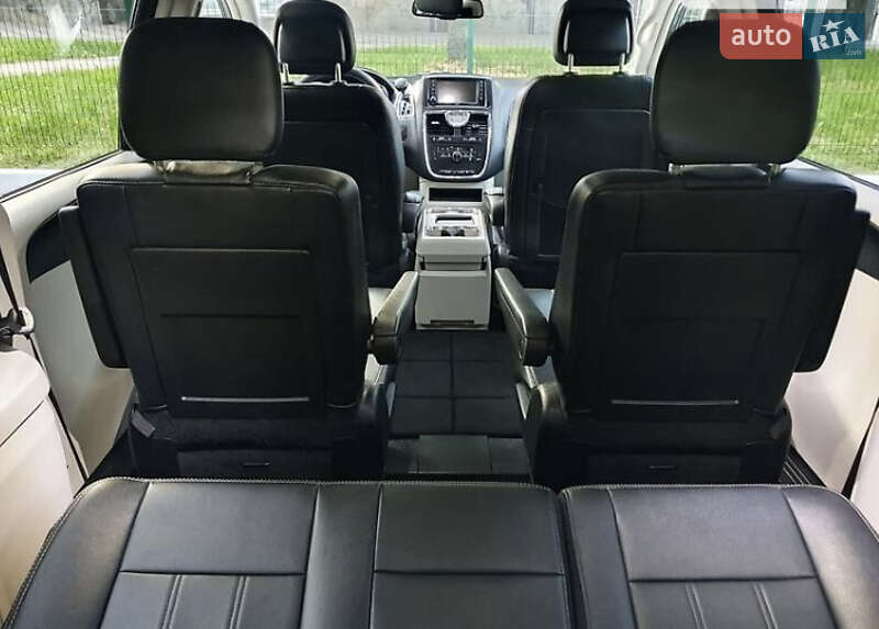 Минивэн Chrysler Town & Country 2014 в Киеве