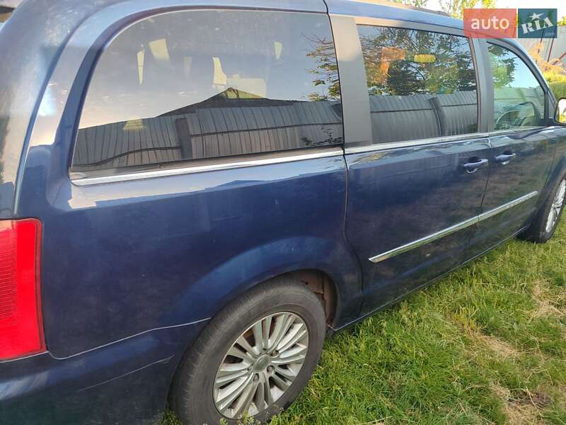 Минивэн Chrysler Town & Country 2014 в Киеве