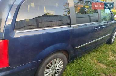 Минивэн Chrysler Town & Country 2014 в 