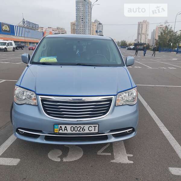 Мінівен Chrysler Town & Country 2016 в Києві