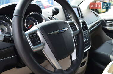 Минивэн Chrysler Town & Country 2012 в Киеве