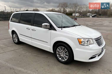 Мінівен Chrysler Town & Country 2013 в Києві