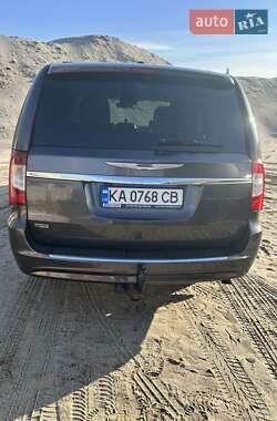 Минивэн Chrysler Town & Country 2014 в Киеве