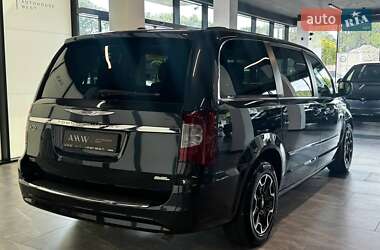 Мікровен Chrysler Town & Country 2012 в 