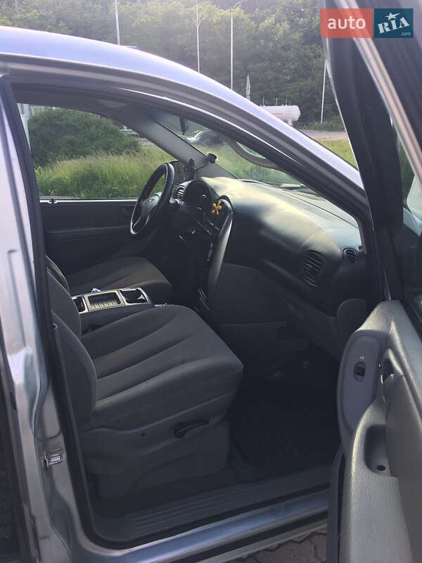 Минивэн Chrysler Town & Country 2007 в Могилев-Подольске