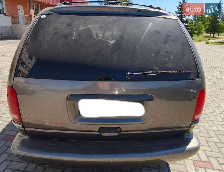 Мінівен Chrysler Town & Country 1997 в Шацьку