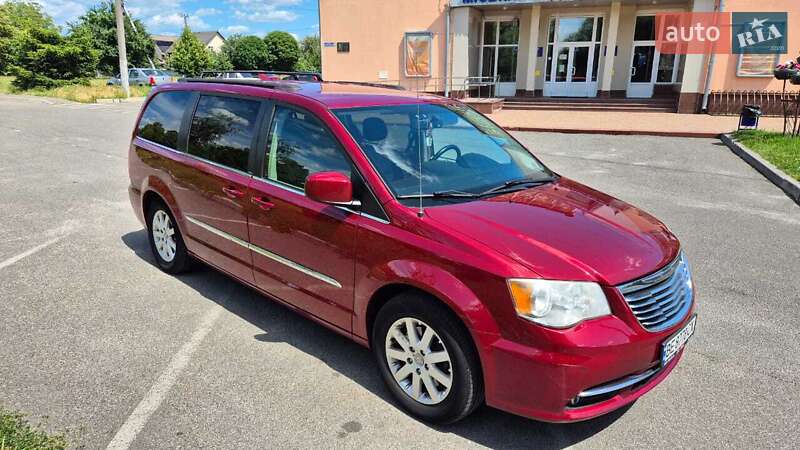 Минивэн Chrysler Town & Country 2013 в 