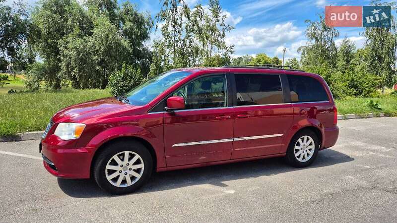Минивэн Chrysler Town & Country 2013 в Борисполе