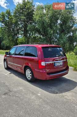Минивэн Chrysler Town & Country 2013 в 