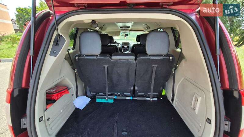 Минивэн Chrysler Town & Country 2013 в Борисполе