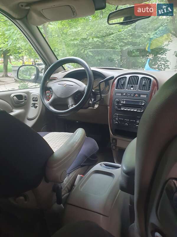 Chrysler Town & Country 2003
