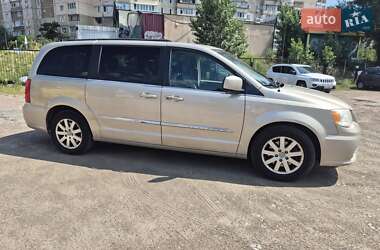 Минивэн Chrysler Town & Country 2014 в Киеве
