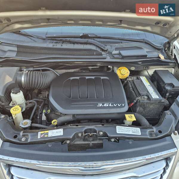 Мінівен Chrysler Town & Country 2014 в Києві фото 17 Мінівен Chrysler Town & Country 2014 в Києві