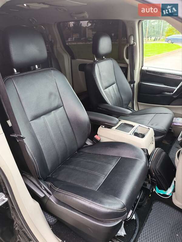 Минивэн Chrysler Town & Country 2014 в Белой Церкви