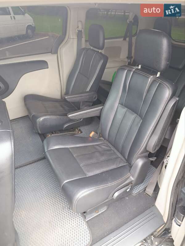 Минивэн Chrysler Town & Country 2014 в Белой Церкви