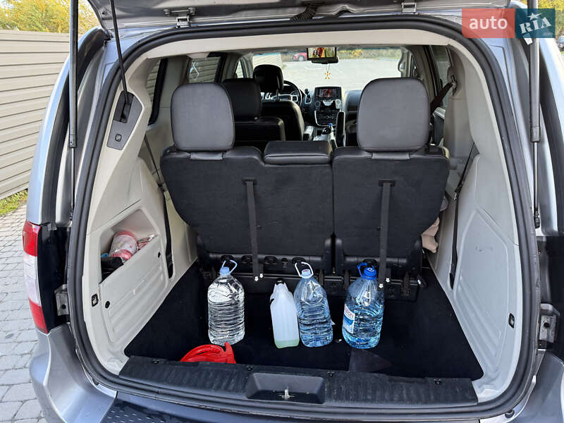 Минивэн Chrysler Town & Country 2016 в Киеве фото 28 Минивэн Chrysler Town & Country 2016 в Киеве