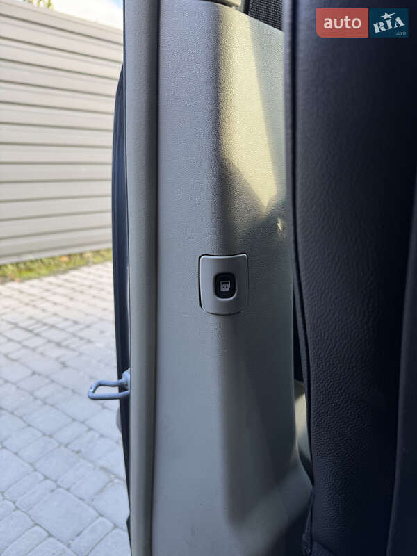 Минивэн Chrysler Town & Country 2016 в Киеве фото 31 Минивэн Chrysler Town & Country 2016 в Киеве