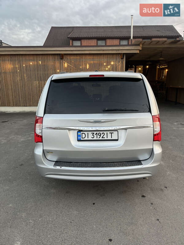 Минивэн Chrysler Town & Country 2012 в Виноградове